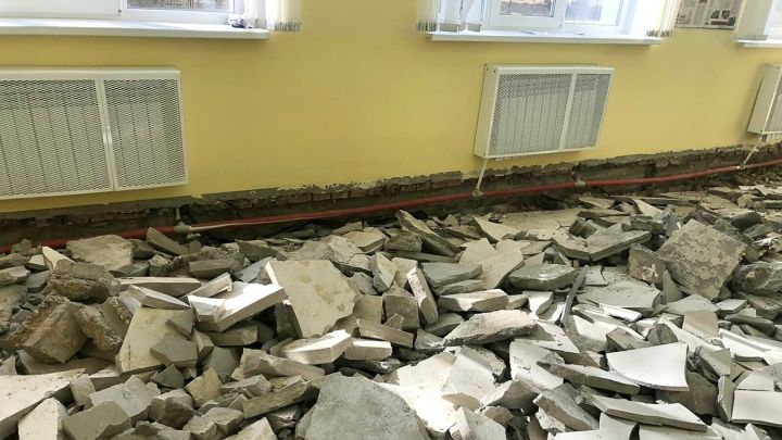 Детский сад, где в двух кабинетах провалился пол, продолжает работать. Где гарантии, что здание безопасно?