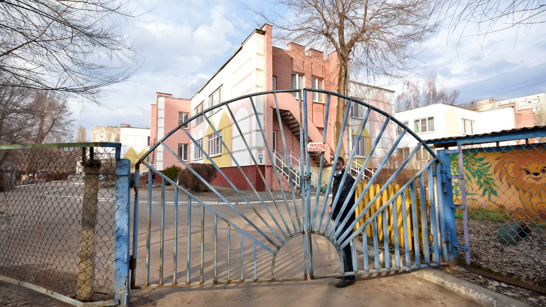 Кто остановит поборы в садах и школах?