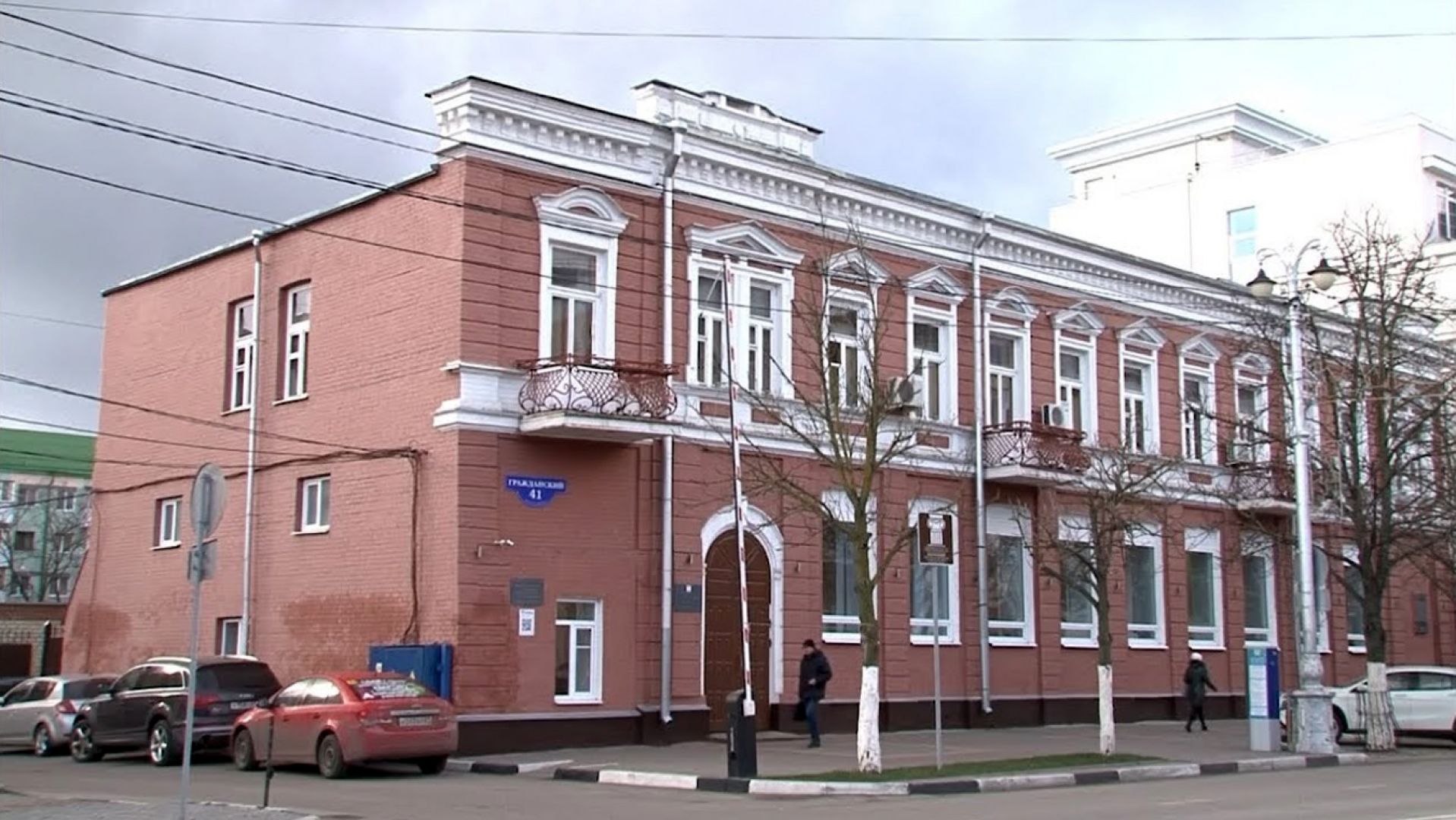 Кем был владелец дома Вейнбаума и за что на него писали доносы?