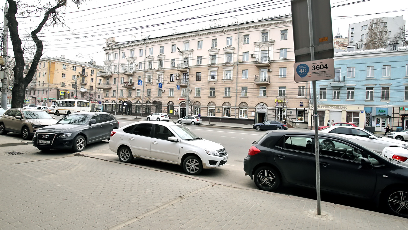 Выделенка на Плехановской вытеснила платные парковки
