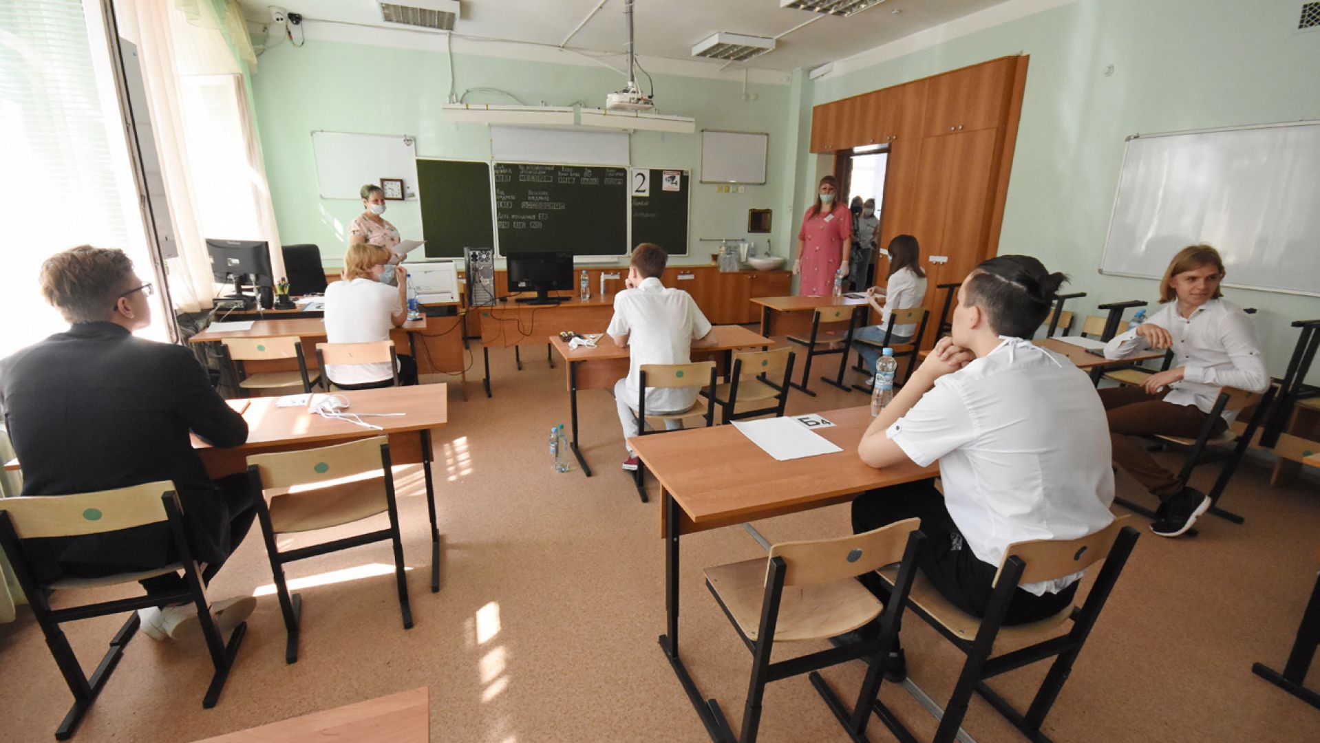 Выпускникам упростили ЕГЭ