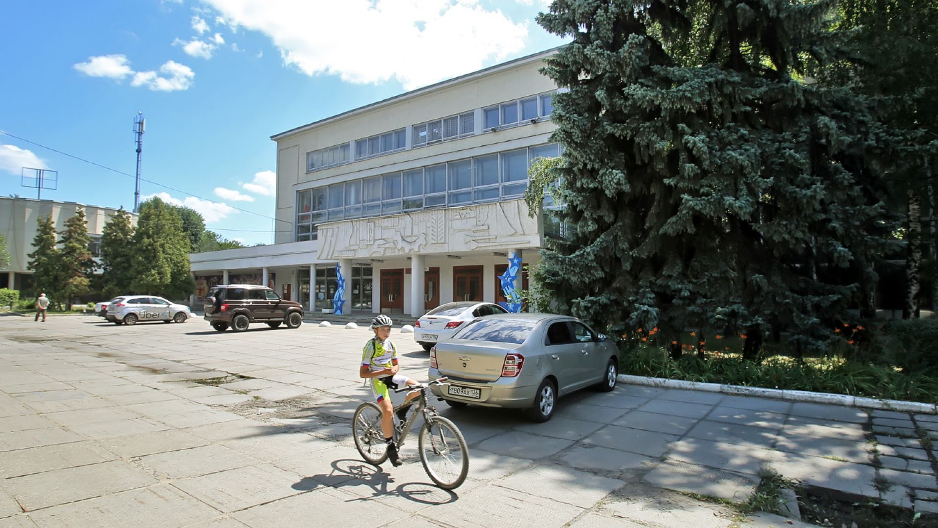 На месте ДК 50-летия Октября построят новые «человейники»?