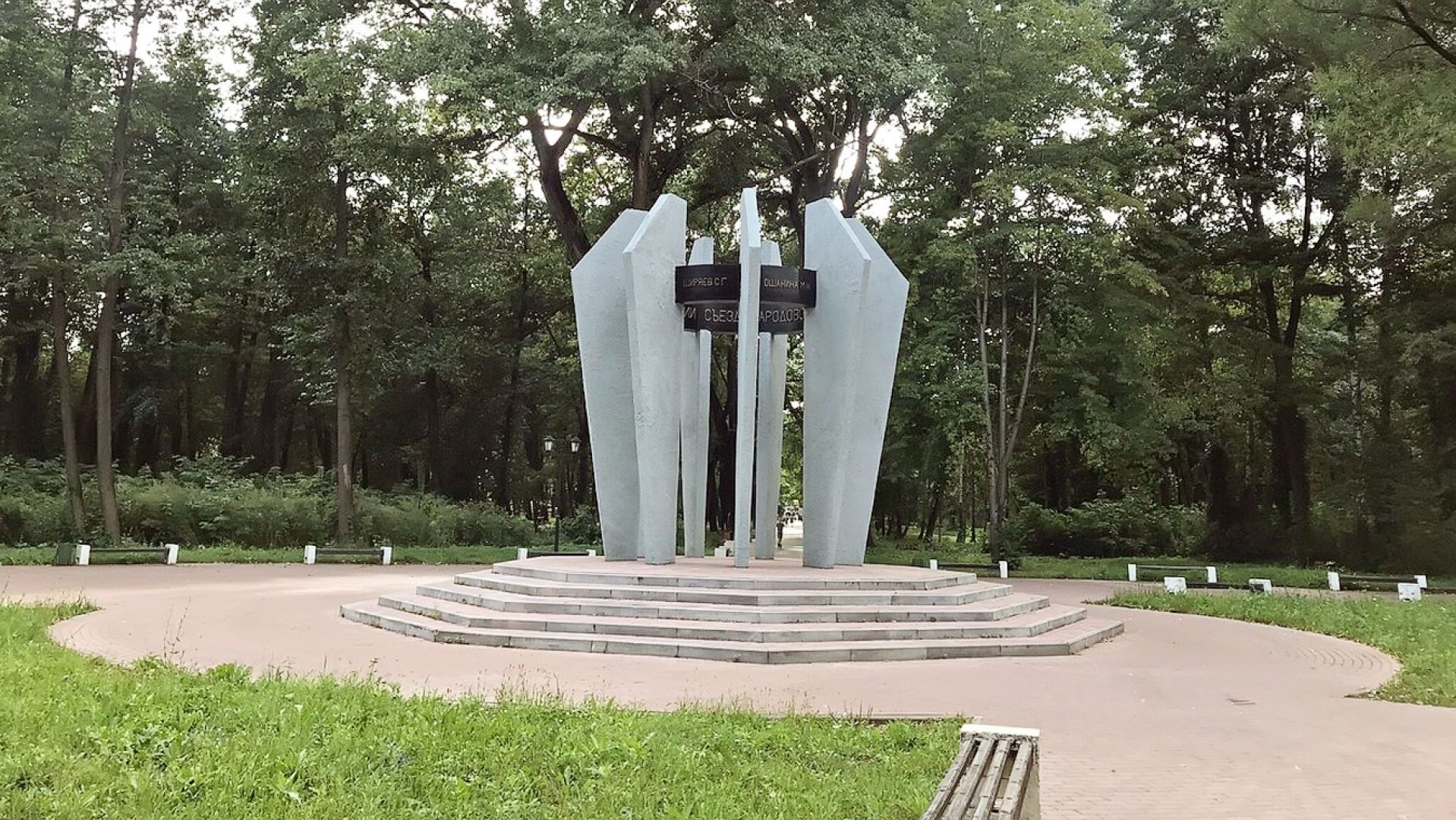 Забытый памятник революции