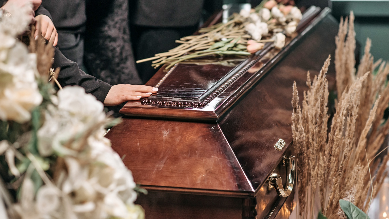 Станут ли бесплатные похороны чуть доступнее?