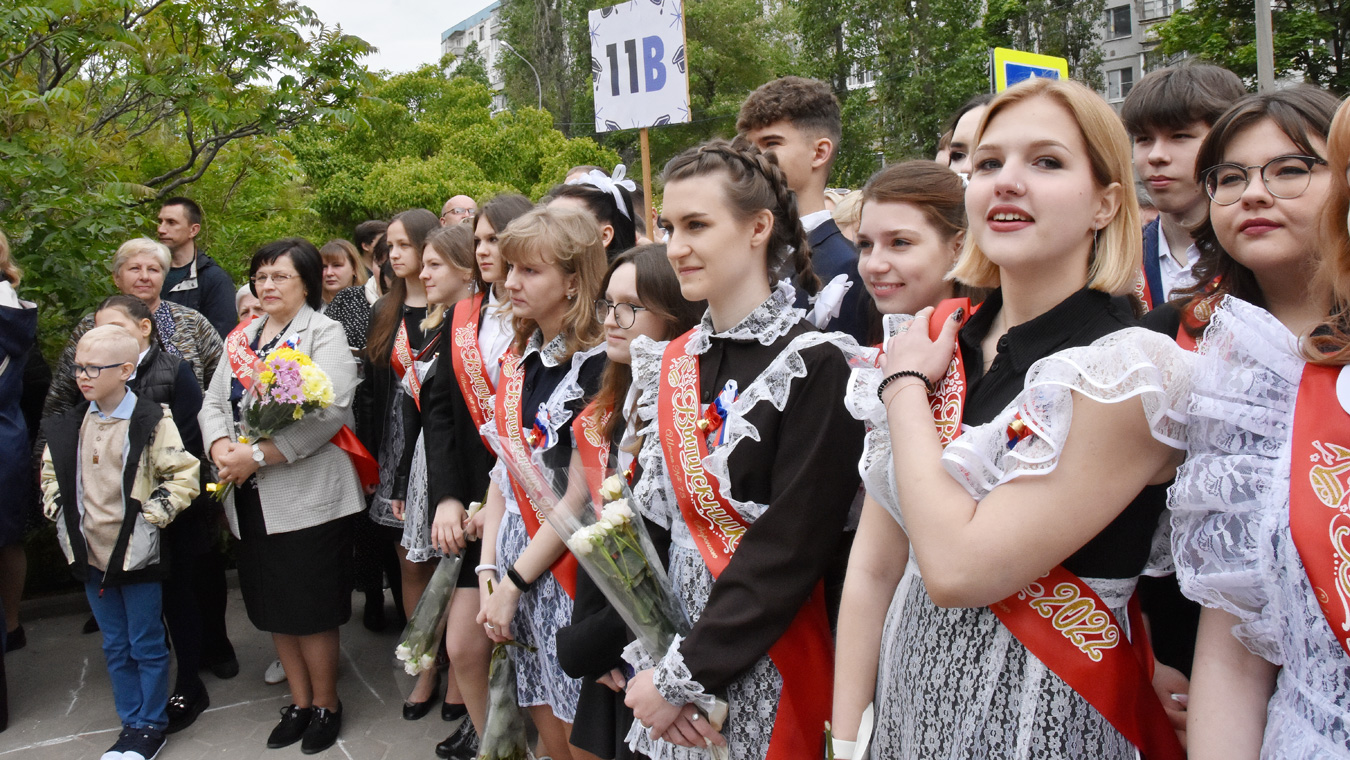 Воронежские выпускники: «Нам не хочется прощаться с детством»
