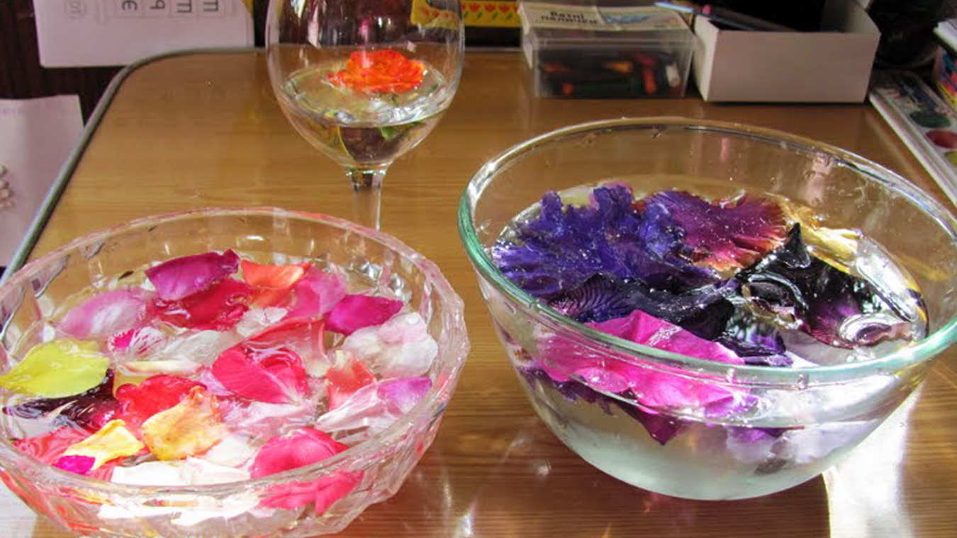 Творческие детские игры с лепестками цветов