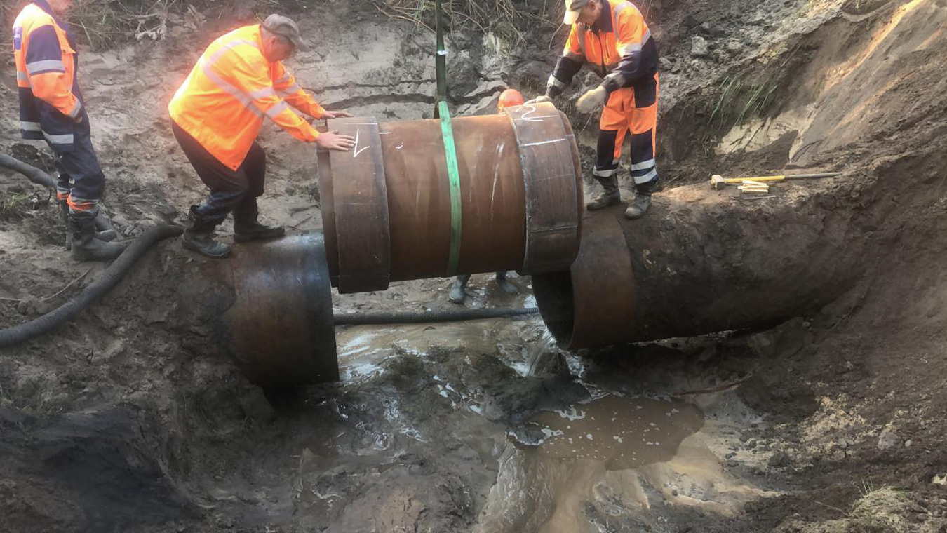 Нет воды воронеж сегодня почему. Авария на водоводе. Аварии в системах водоснабжения. Прорыв водопровода. Порыв водопровода.