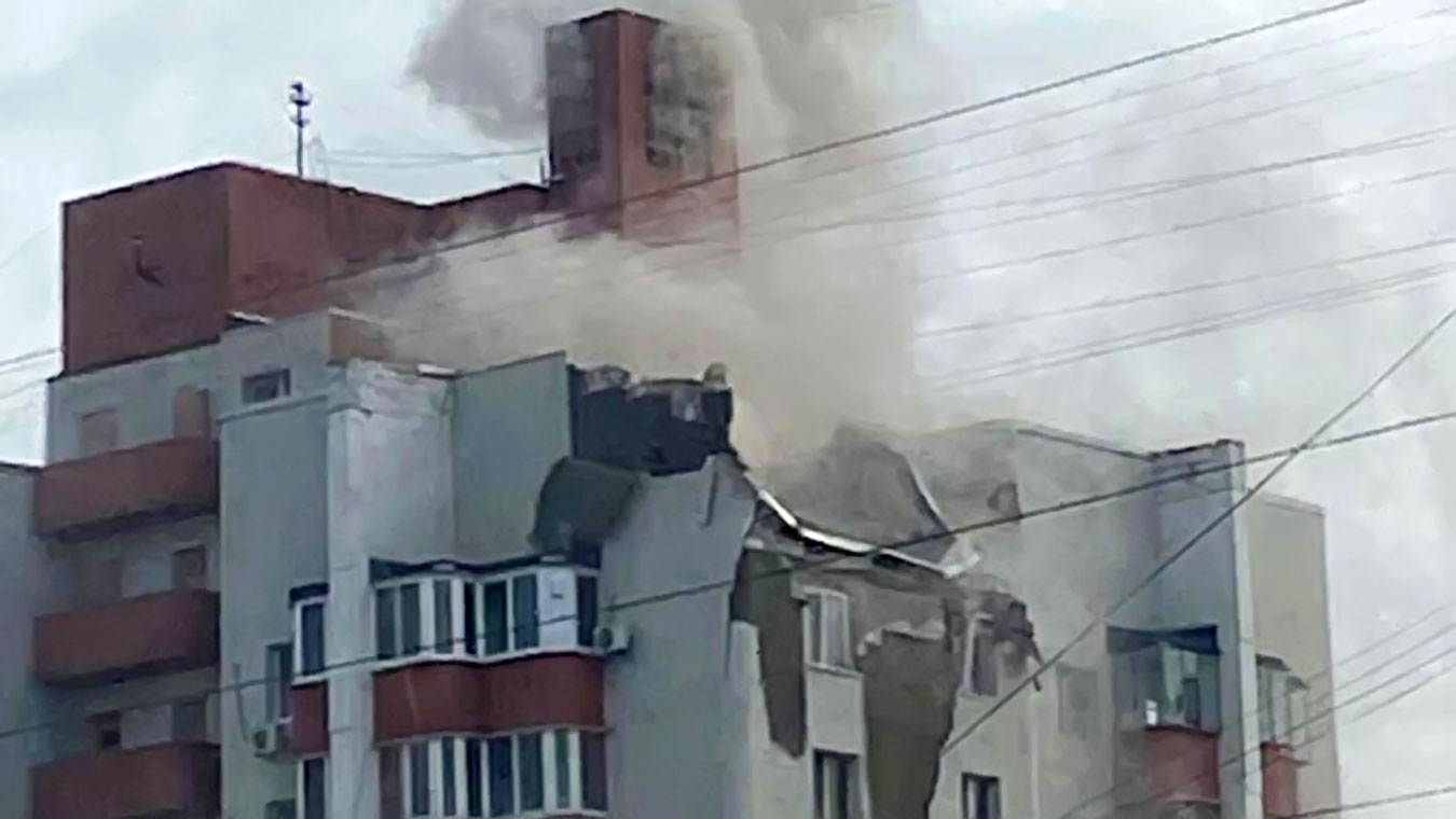 Обломки ракеты упали в Белгороде на многоэтажку