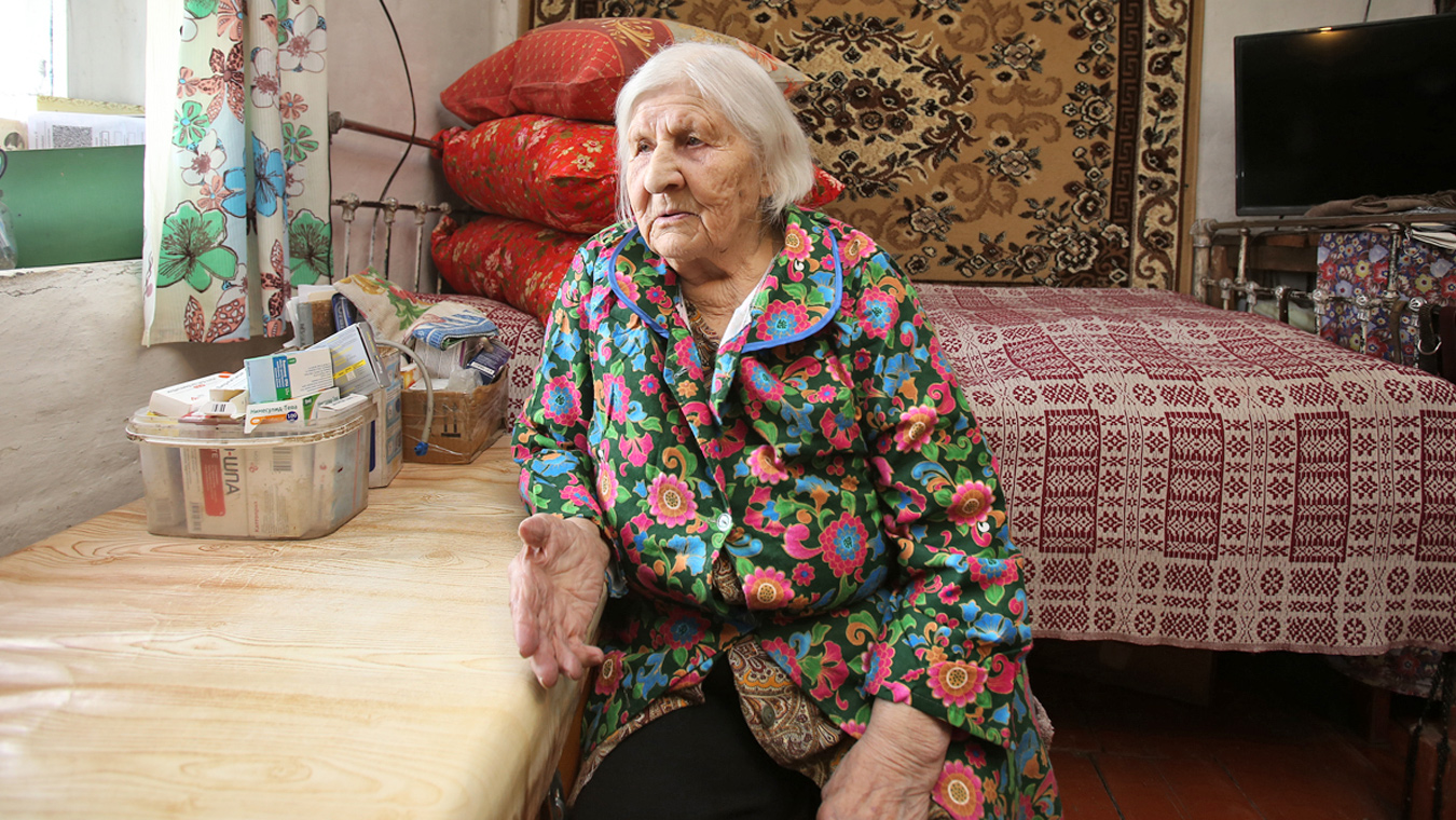 100-летняя ветеран войны живёт в развалюхе, которая старше её самой