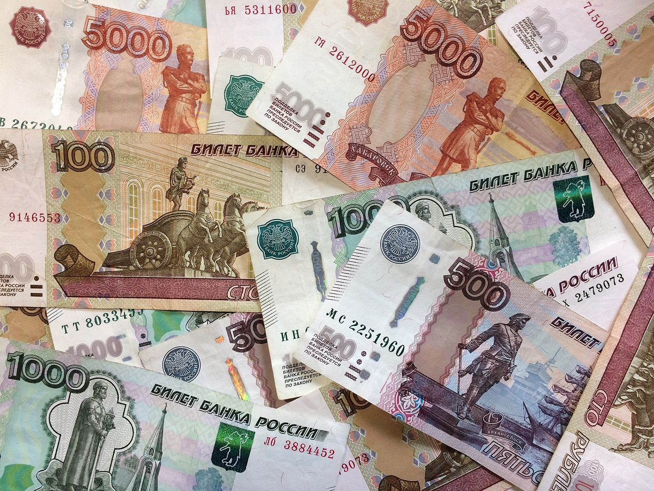 Эксперты рассказали, как долго будет падать курс рубля