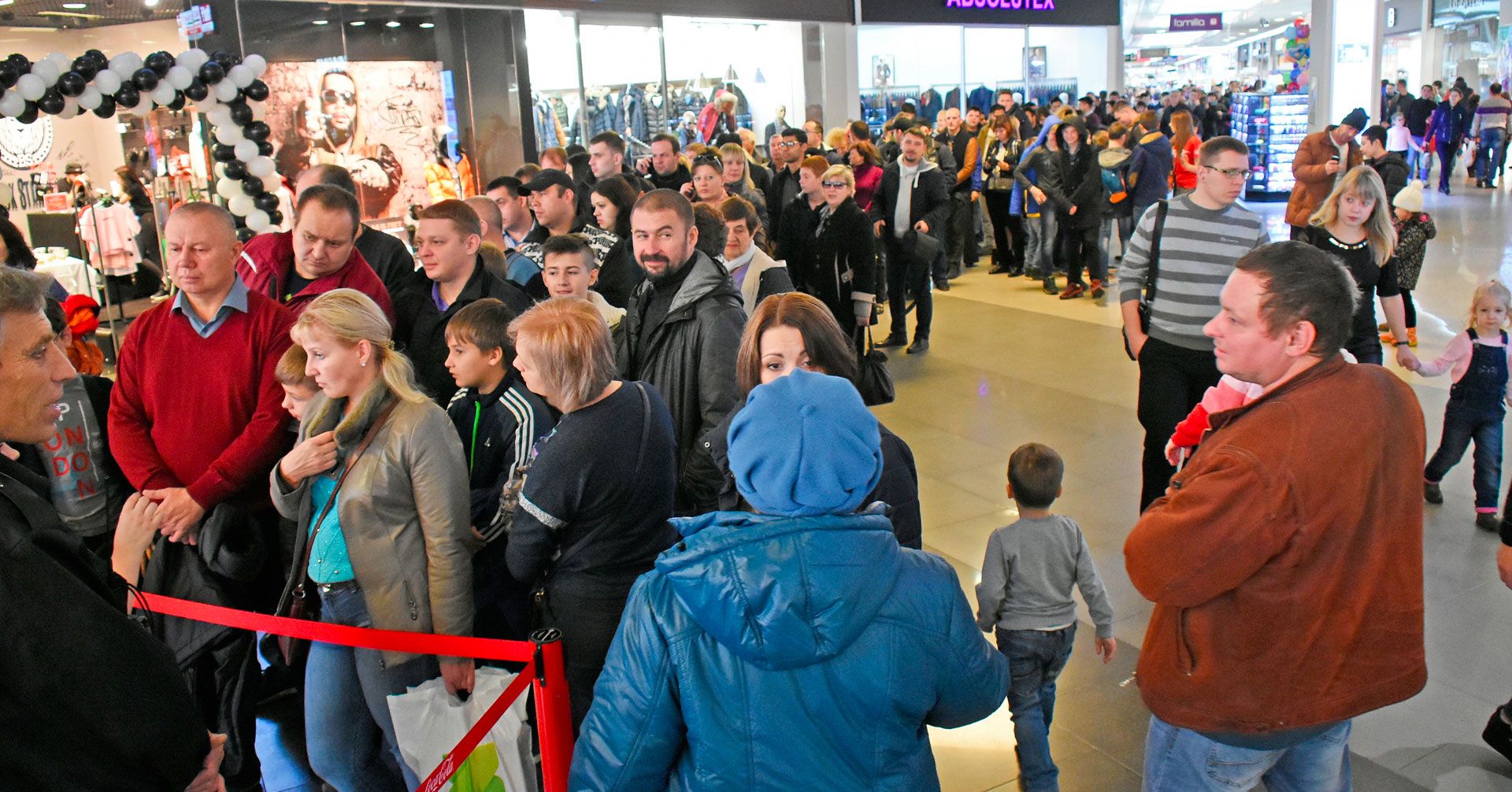 В Воронеже к кубку мира по футболу выстроилась гигантская очередь