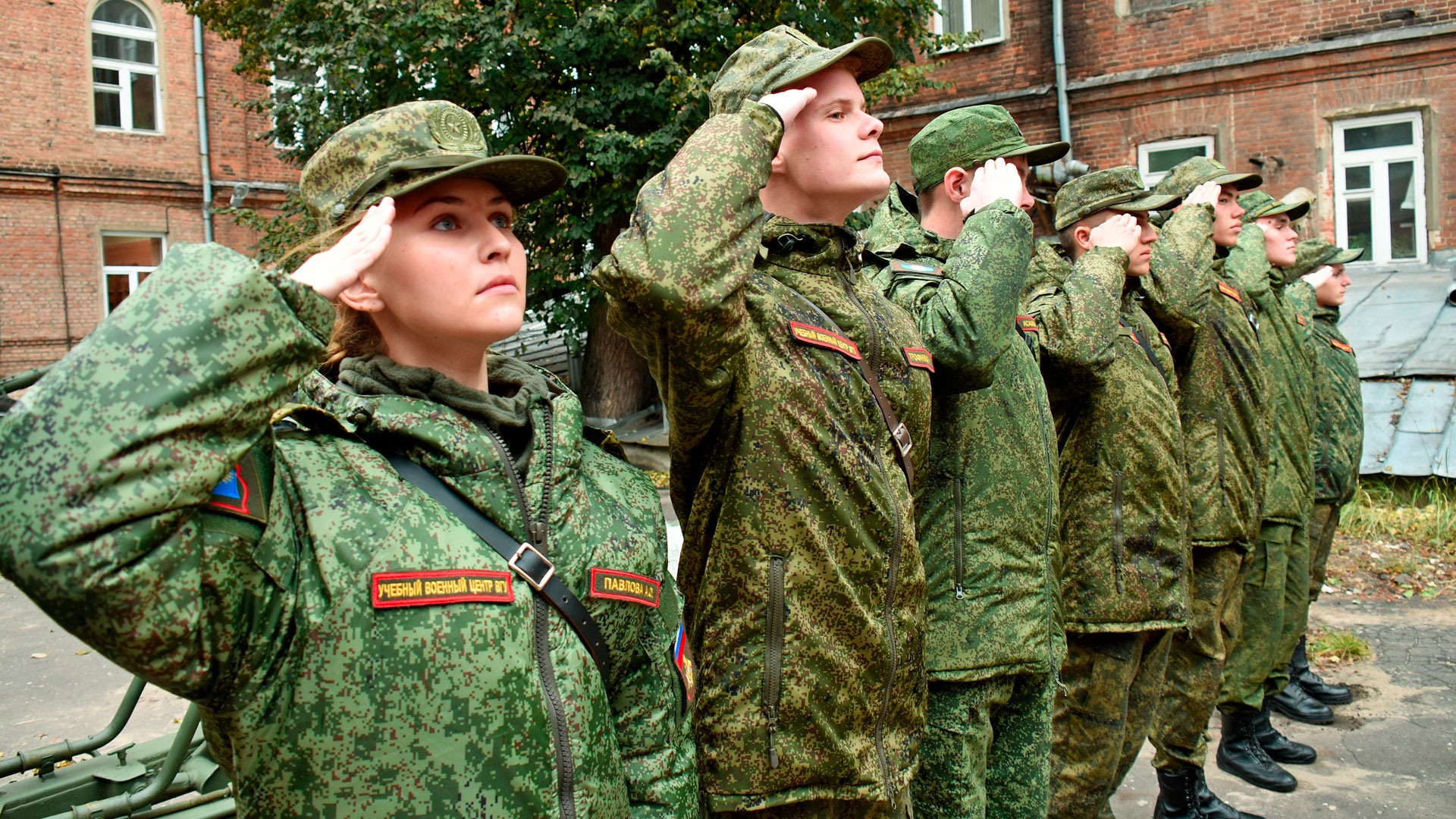 Почему воронежские девушки хотят служить в армии