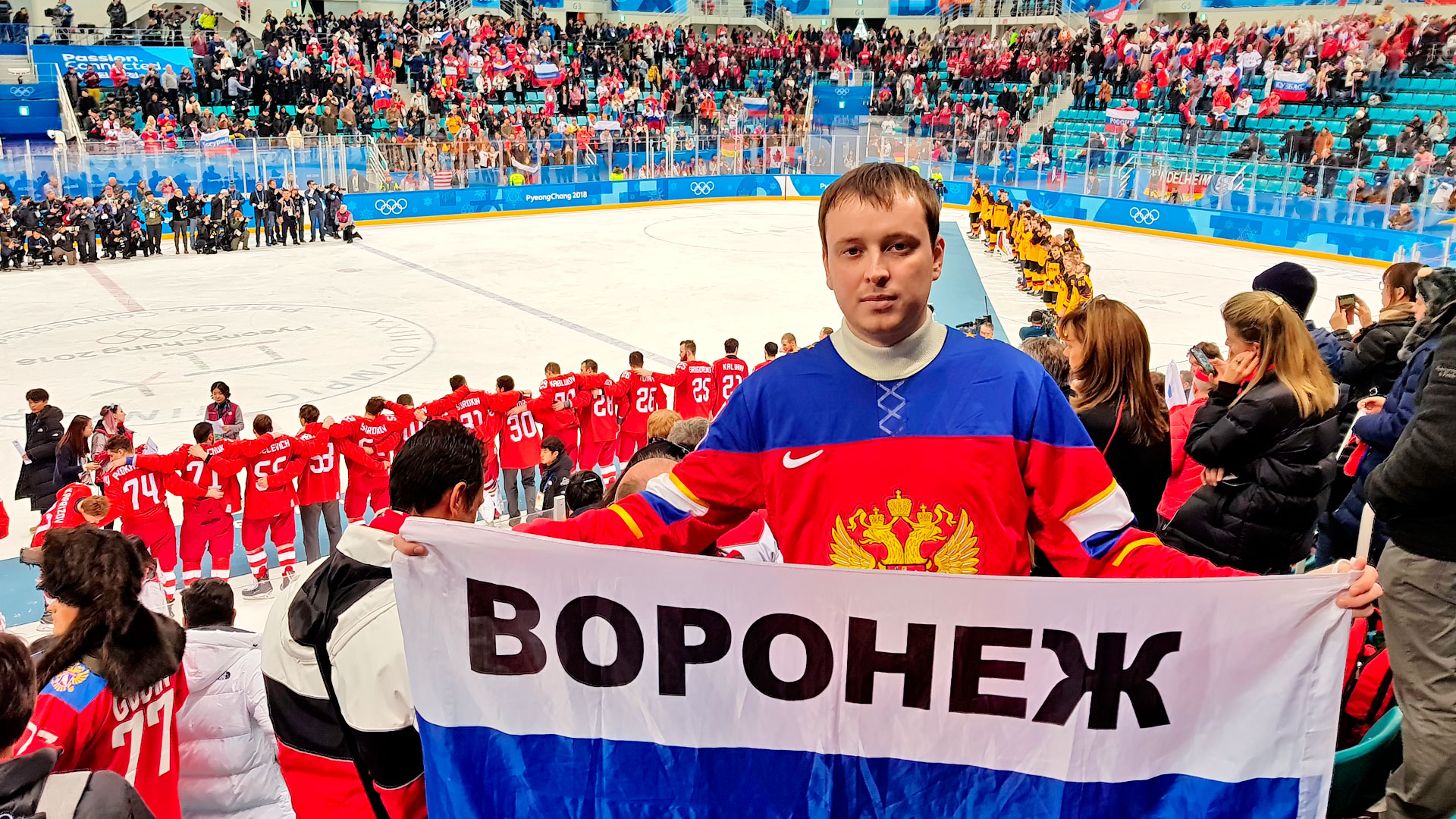 «Иностранцы просили сделать фото под русским флагом»