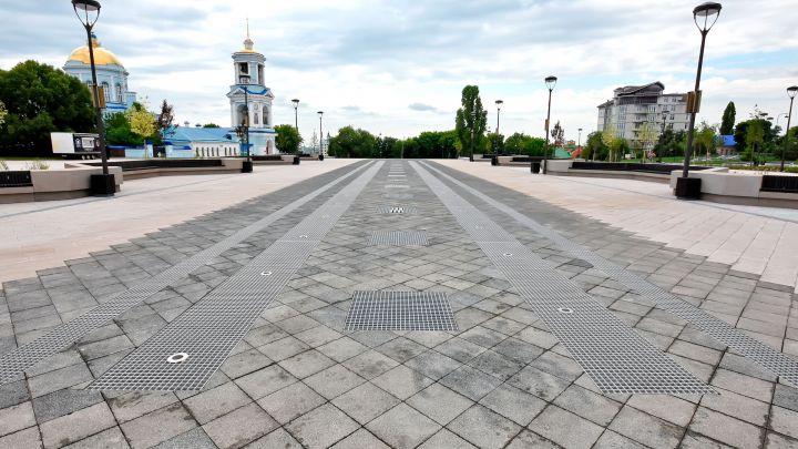 На Советской площади появились сухие фонтаны с цветомузыкой