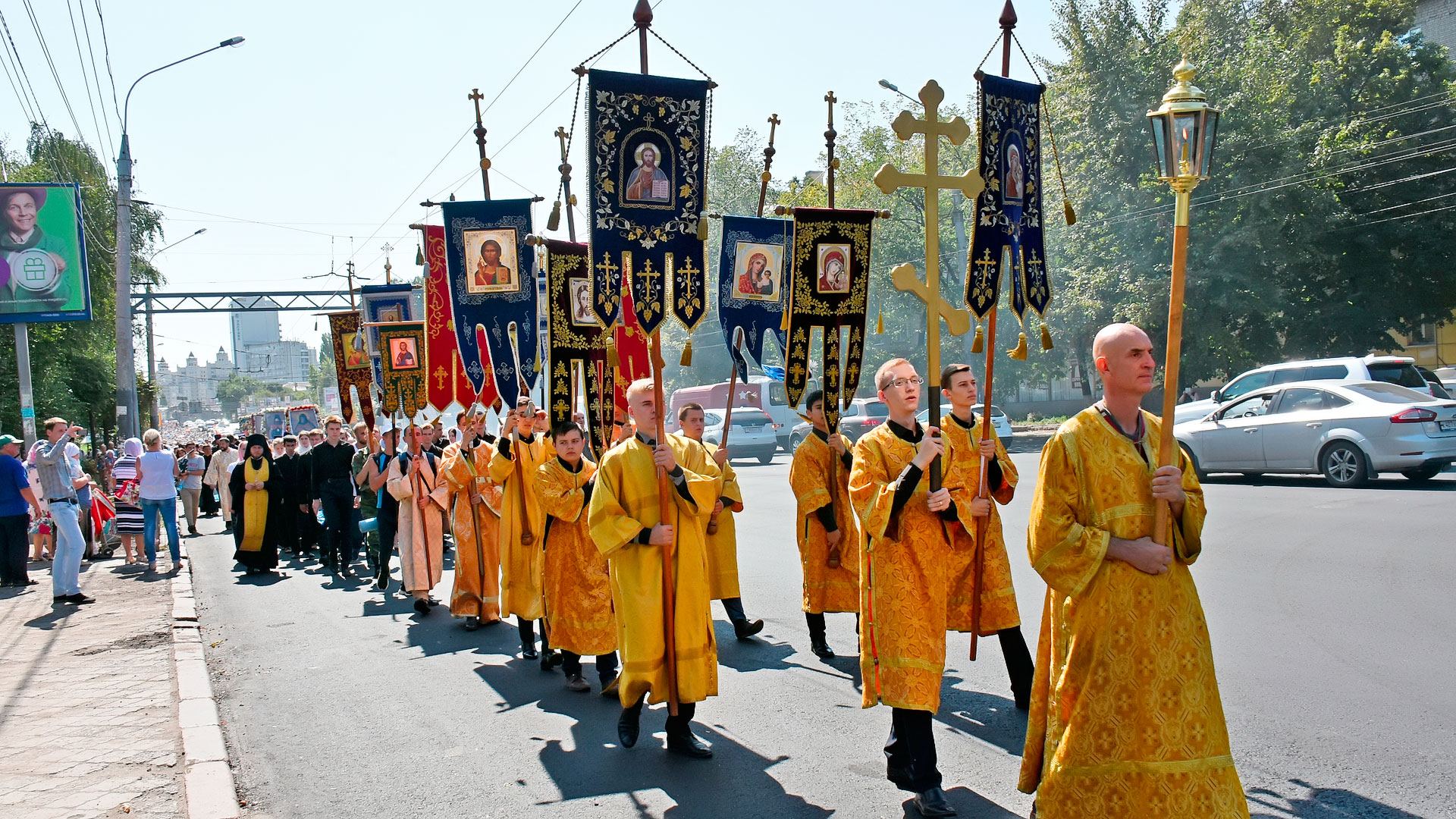 Воронежские паломники отправились в крестный ход