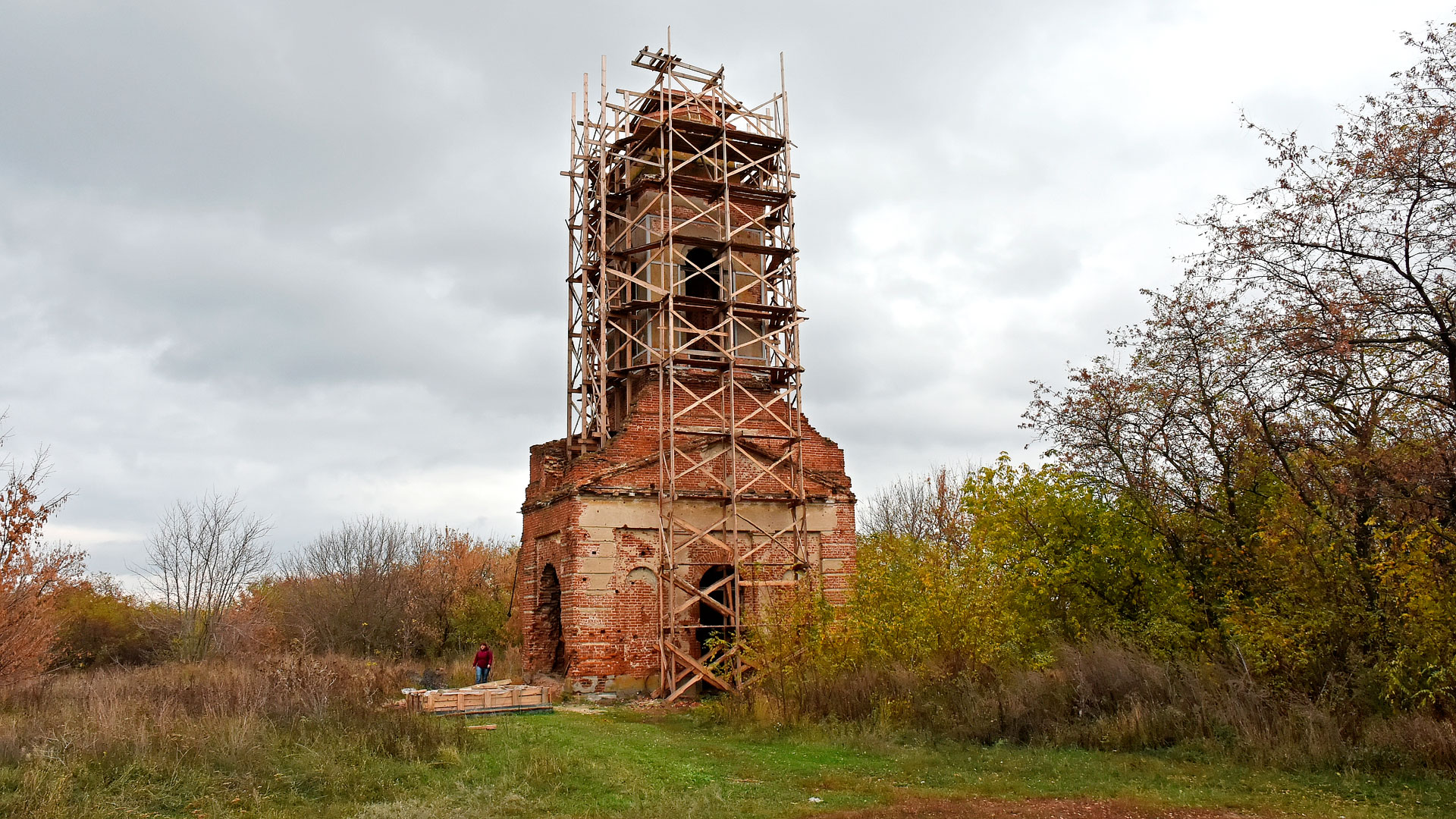 Cтарую колокольню в Шилово решили отремонтировать неизвестные люди