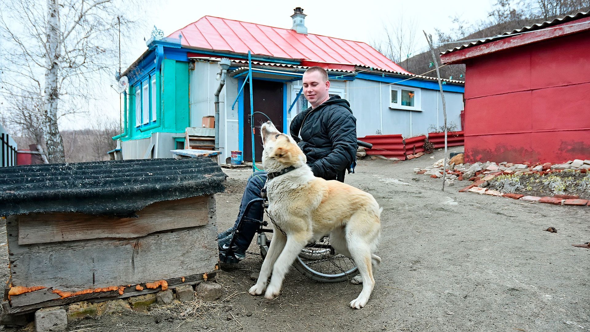26-летнего инвалида Сашу чиновники хотели сдать в дом престарелых