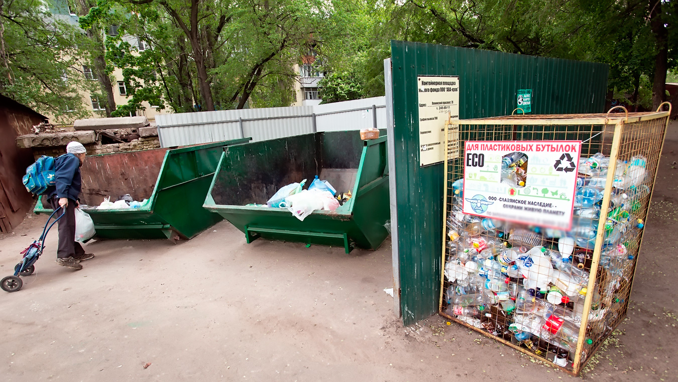 Где в Воронеже можно сдать на утилизацию бутылки, батарейки и макулатуру