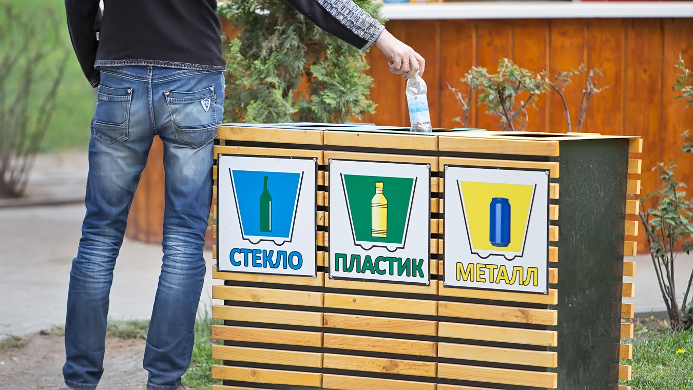 Воронежцев приучат держать дома по три мусорных ведра