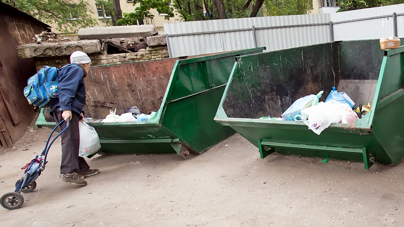 Воронежцев волнуют модернизация системы сбора мусора и реконструкция тротуаров