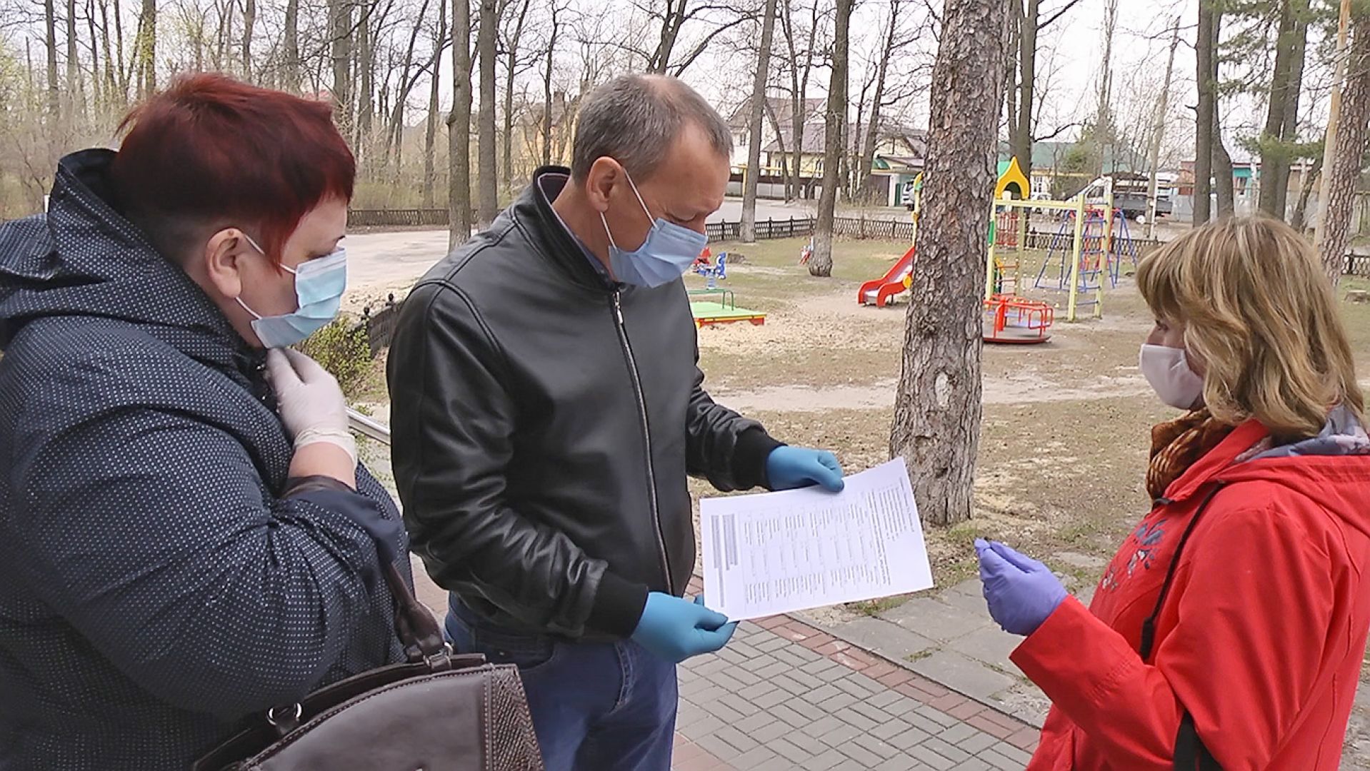 Депутаты оказали воронежцам адресную помощь