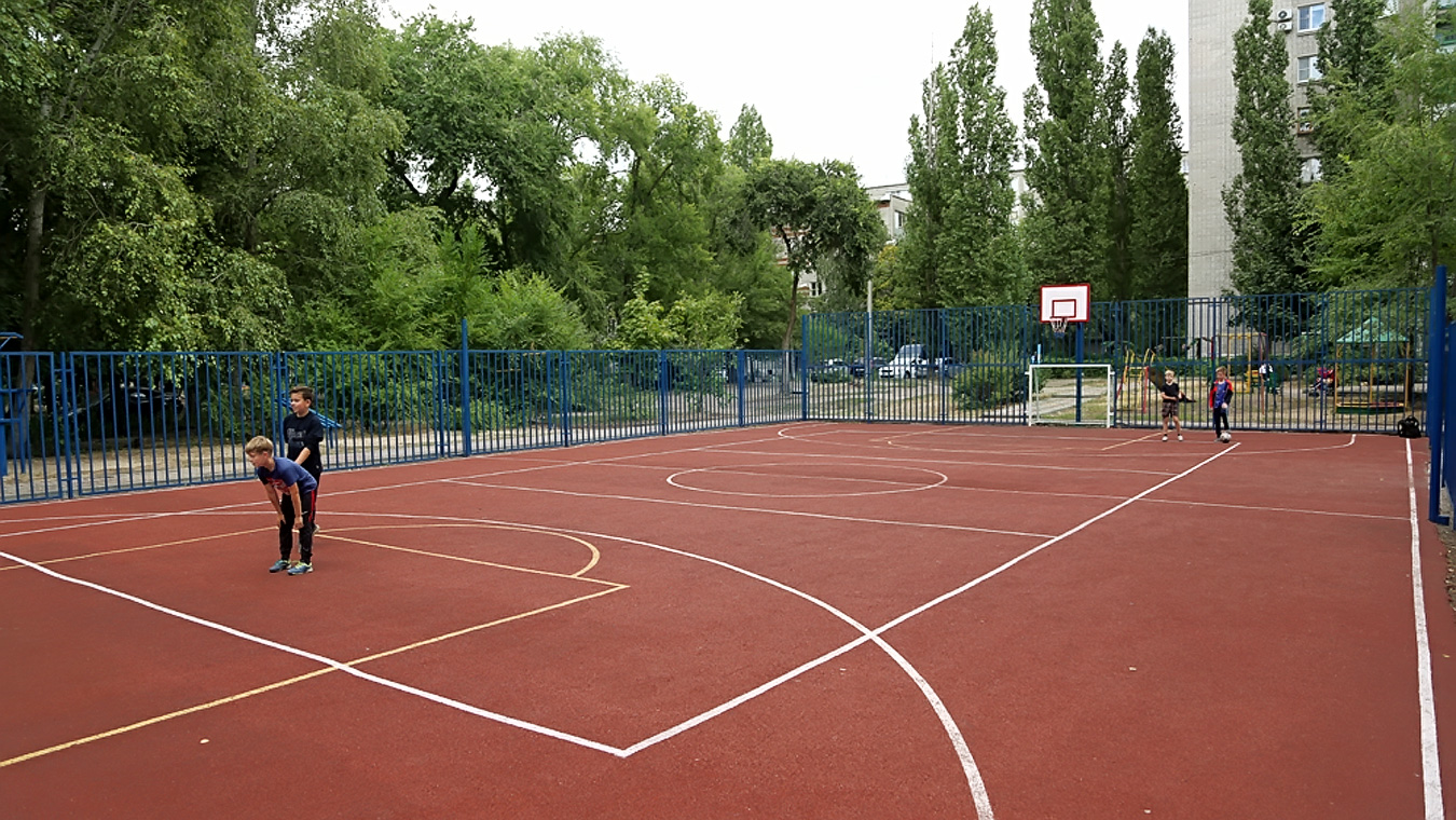 Асфальт на спортплощадках Воронежа заменят безопасным резиновым покрытием